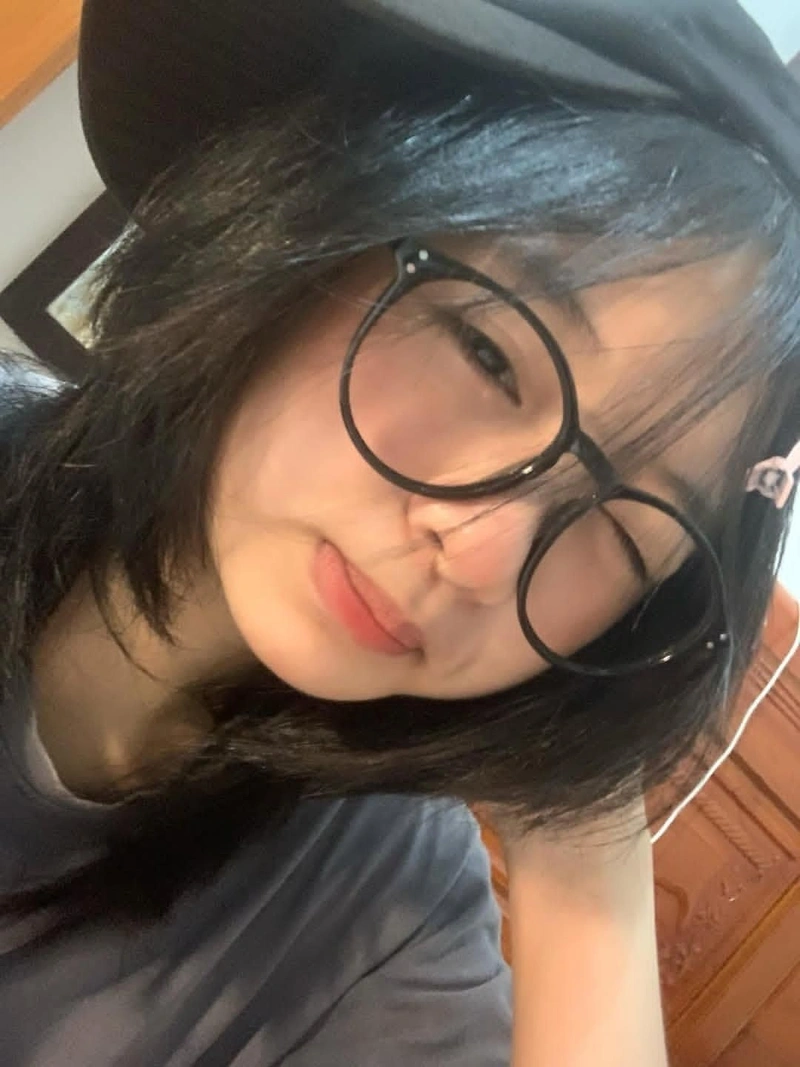 Ảnh 2k5 gái xinh kiêu sa lộng lẫy