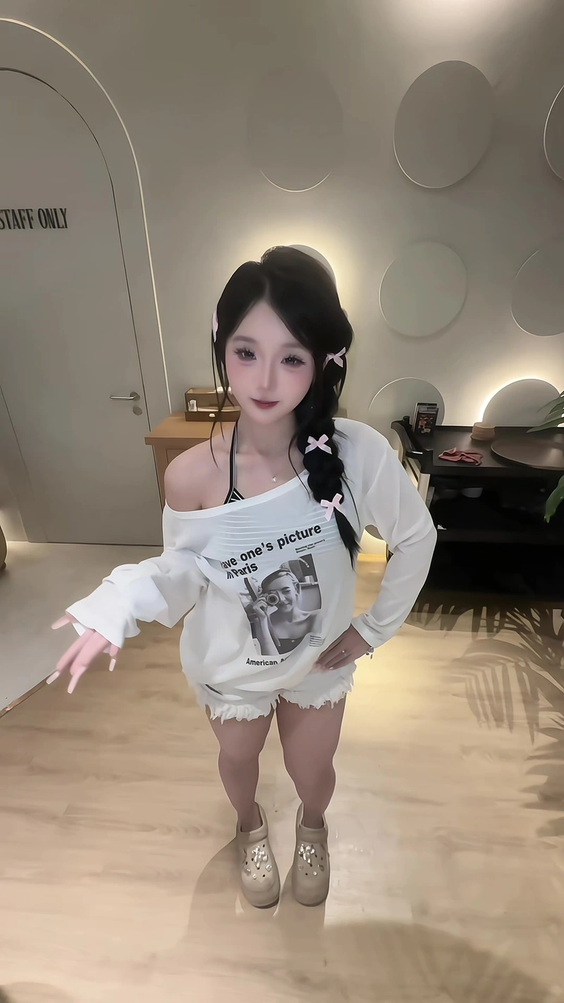 Ảnh Bình An TikTok lộ hàng ngực đầy đặn