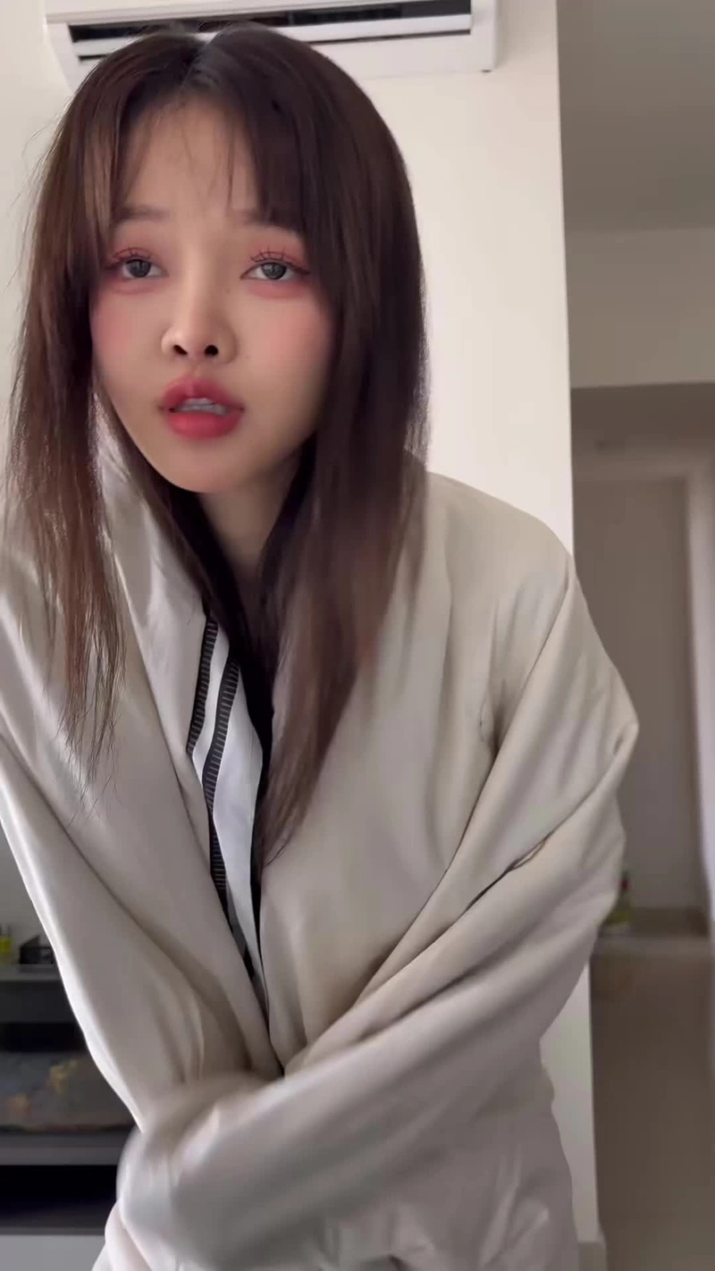 Ảnh Chu Hồng Liên sexy không che thân hình nóng bỏng