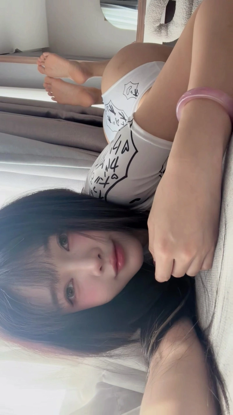 Ảnh Chu Hồng Liên sexy show hàng vòng ba quyến rũ