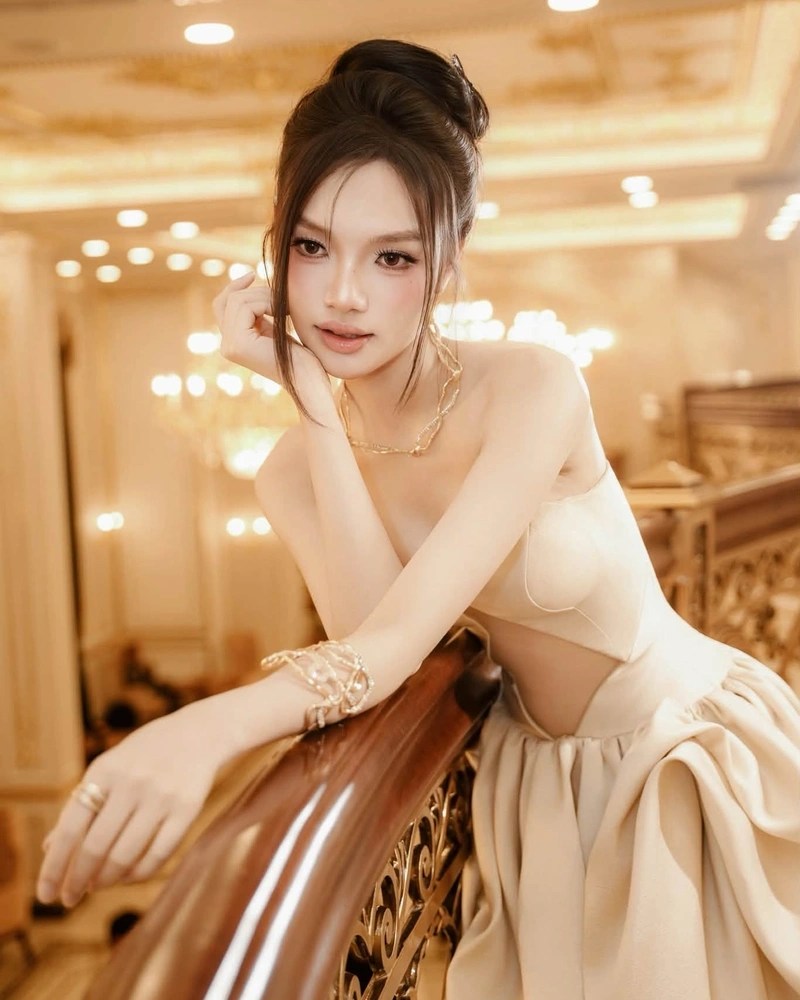 Ảnh Đan Phượng bikini trắng gợi cảm cuốn hút mọi ánh nhìn