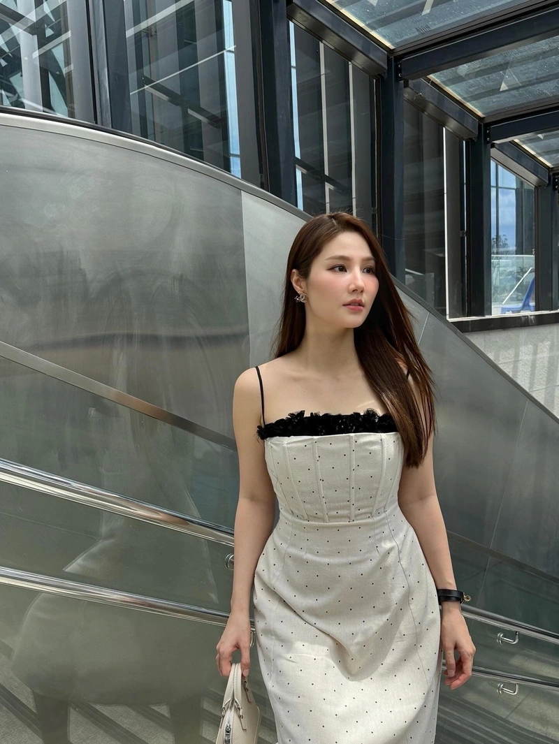 Ảnh Diễm My 9x bikini sexy vòng một căng đầy