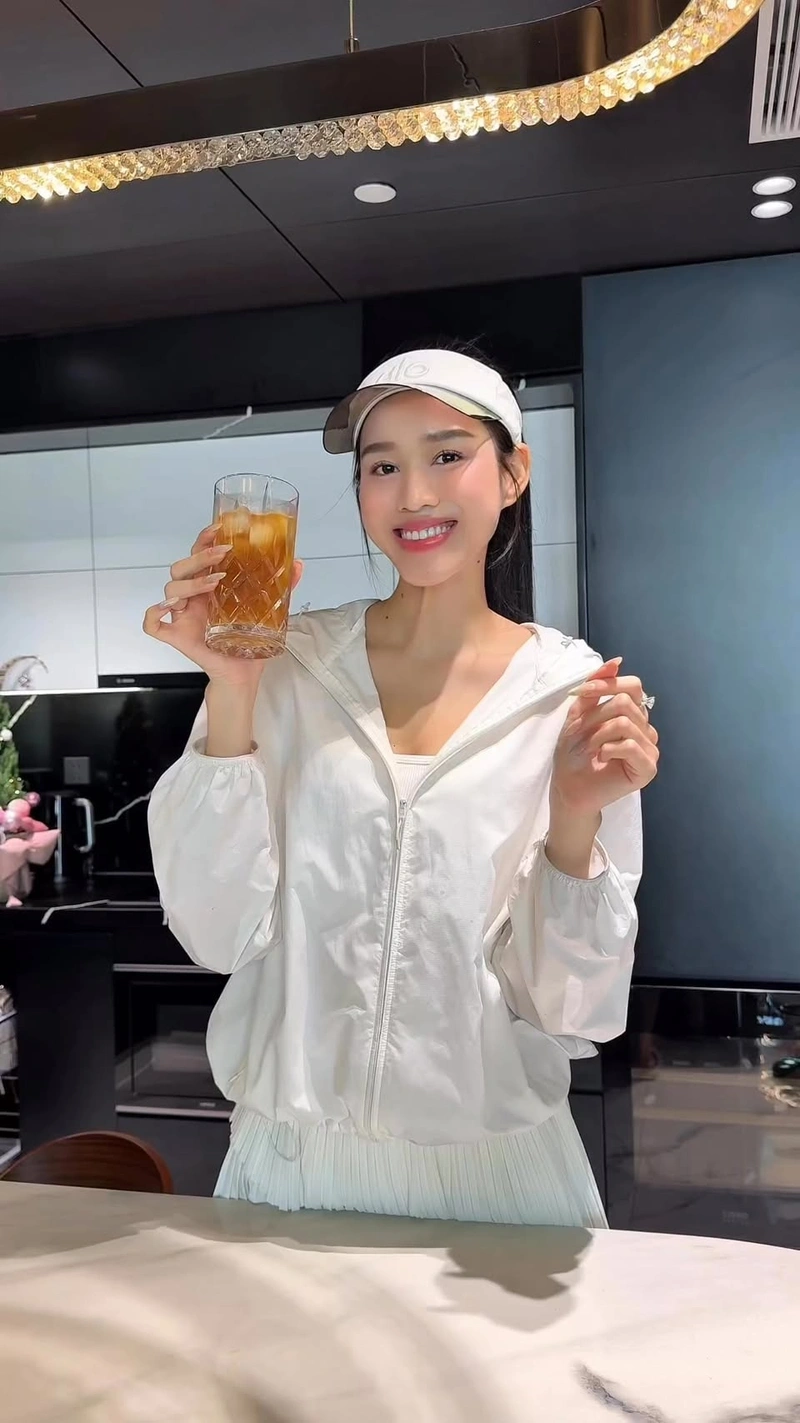 Ảnh Đỗ Thị Hà nude một phần body trắng