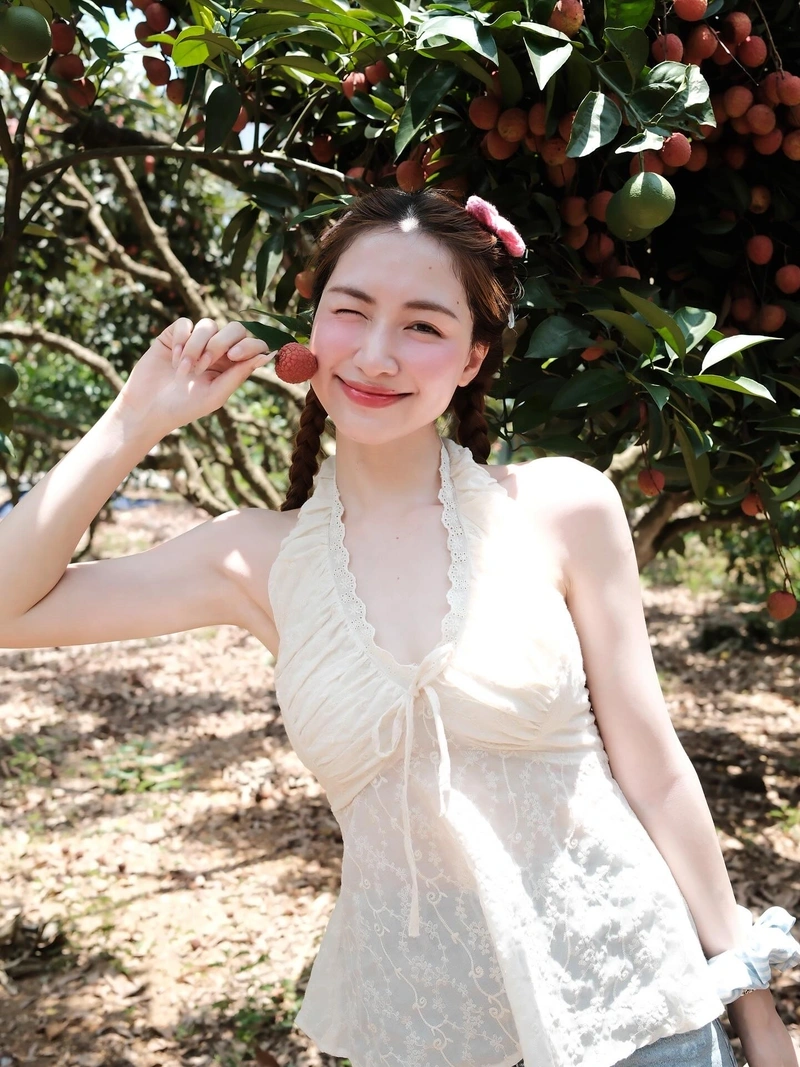 Ảnh Hòa Minzy bikini sexy khoe vòng 3 tròn đầy