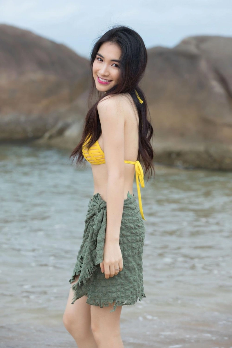 Ảnh Hòa Minzy cởi đồ show hàng full HD cực phẩm