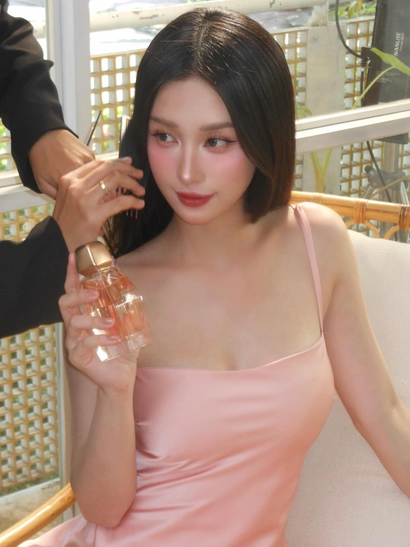 Ảnh Jun Vũ khoe ngực to trong bikini sexy
