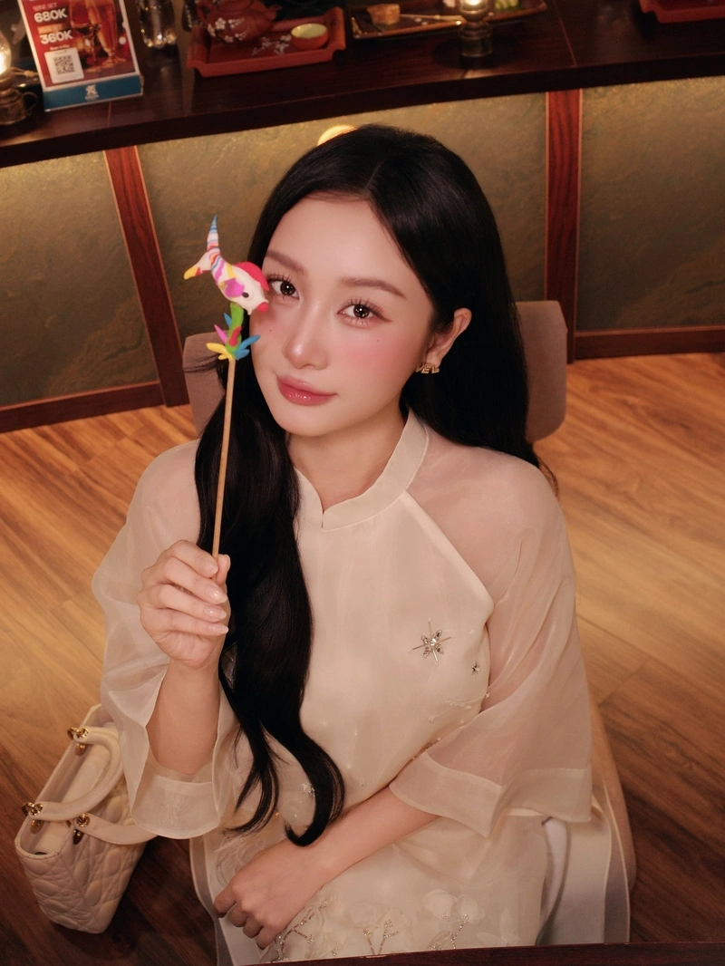 Ảnh Jun Vũ nóng bỏng show hàng vòng 1 khủng