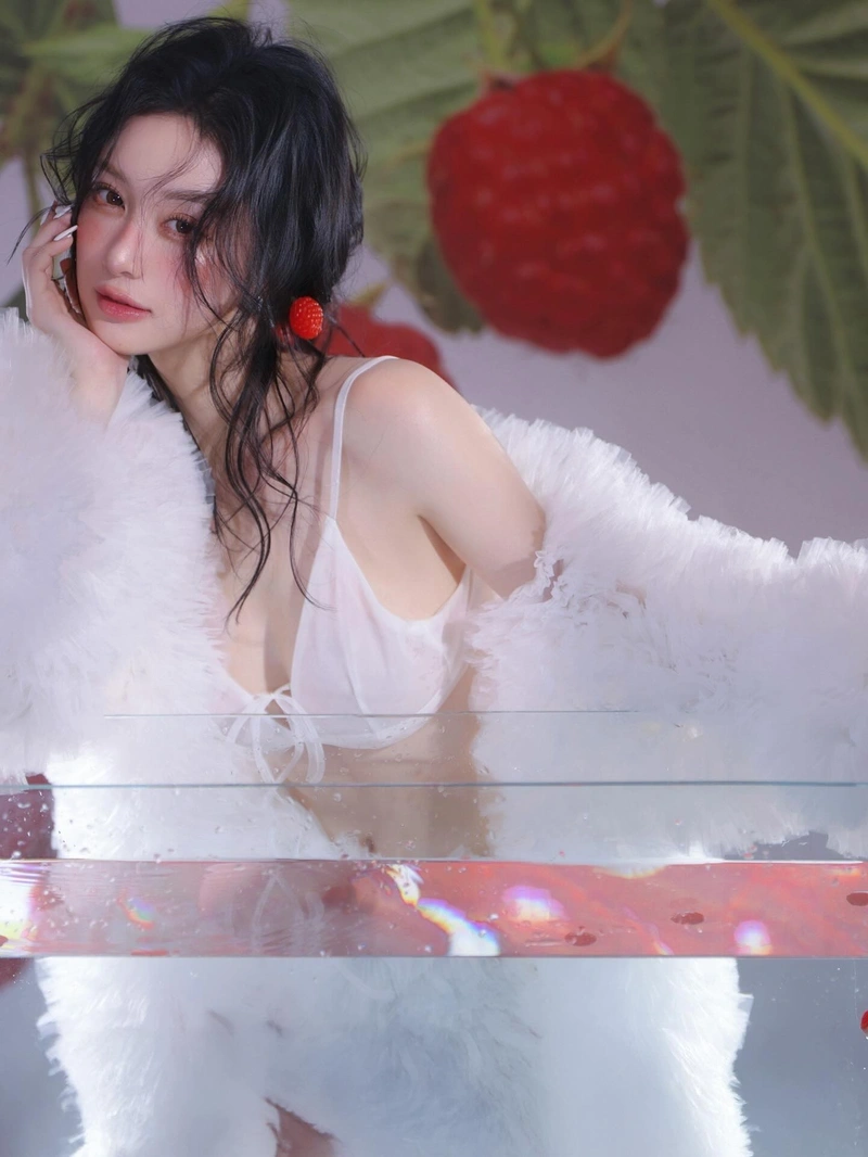 Ảnh Jun Vũ sexy không che khoe hàng