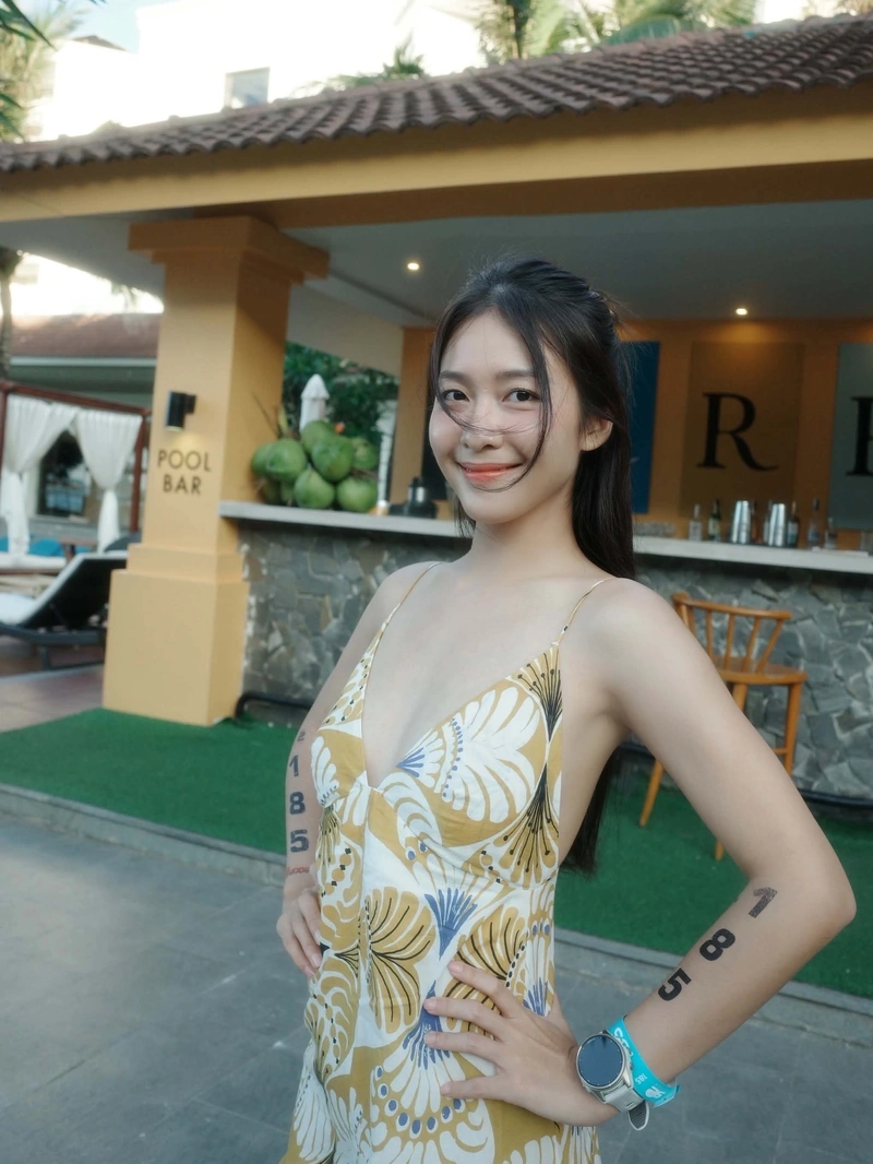Ảnh Khả Ngân ngực khủng tròn đầy gợi tình