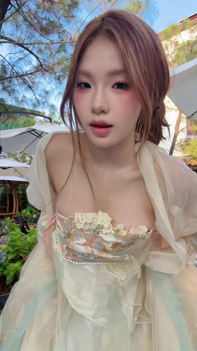 Ảnh Lan Xinh Yêu lanhxinhyeu06 cởi đồ gợi tình