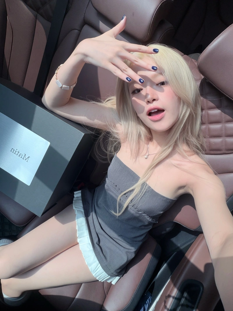 Ảnh Linh Ka bikini sexy khoe thân hình nóng bỏng
