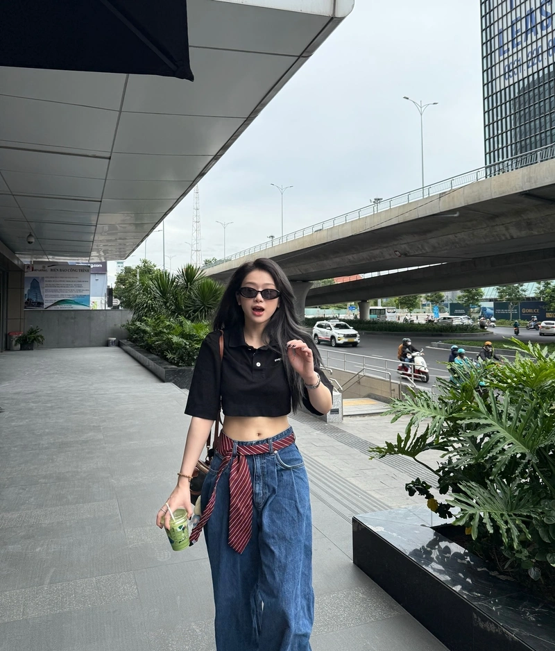 Ảnh Linh Ka sexy lộ vòng ba mông tròn
