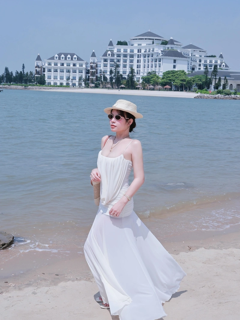 Ảnh Linh Tây bikini sexy khoe đường cong nóng bỏng