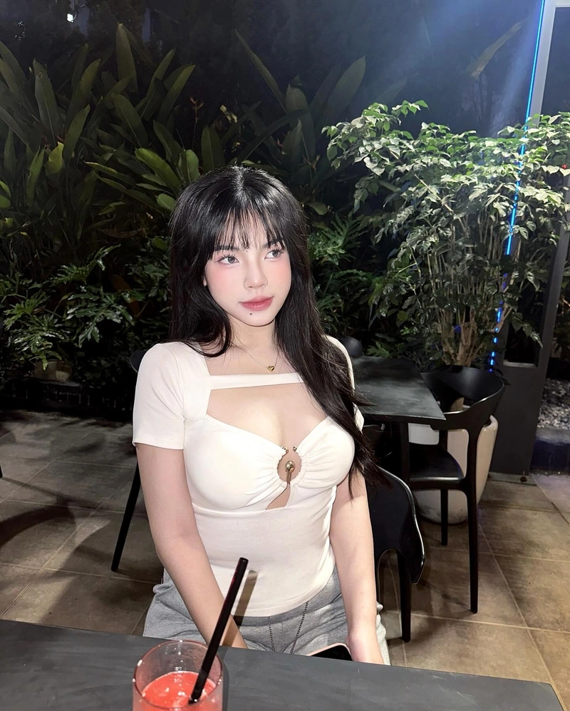 Ảnh Linh Tây không che bikini nóng bỏng 4K
