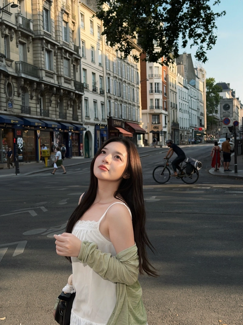 Ảnh MC Phương Thảo show hàng quyến rũ dáng chuẩn