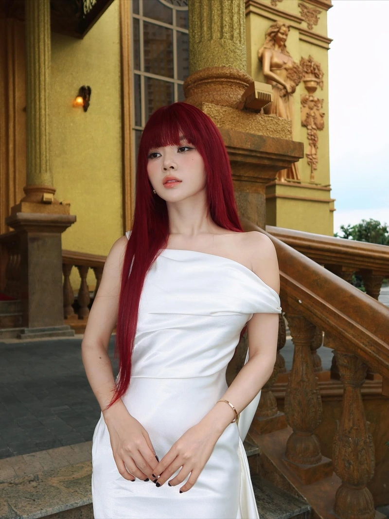 Ảnh Ngô Lan Hương vòng ba khủng bikini sexy hút hồn
