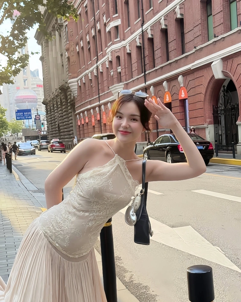 Ảnh Nhật Hạ nude một phần body trắng