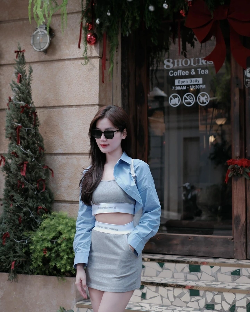 Ảnh Phạm Quỳnh Trang sexy vòng 3 tròn đầy cuốn hút