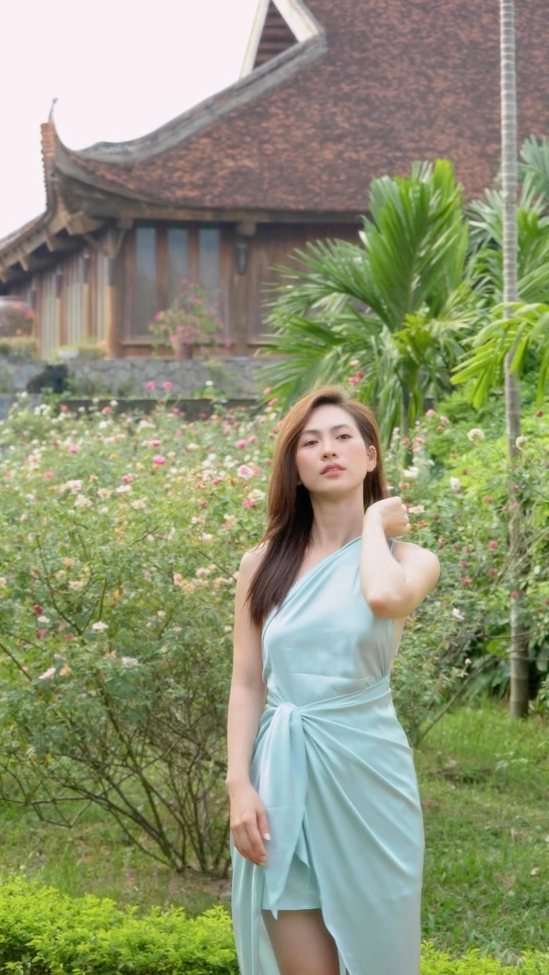 Ảnh Phương Anh Đào bikini gợi dục không che