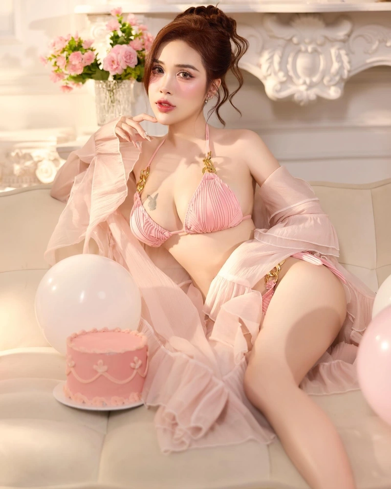Ảnh Pinky Bảo Trân bikini sexy vòng 1 cực phẩm