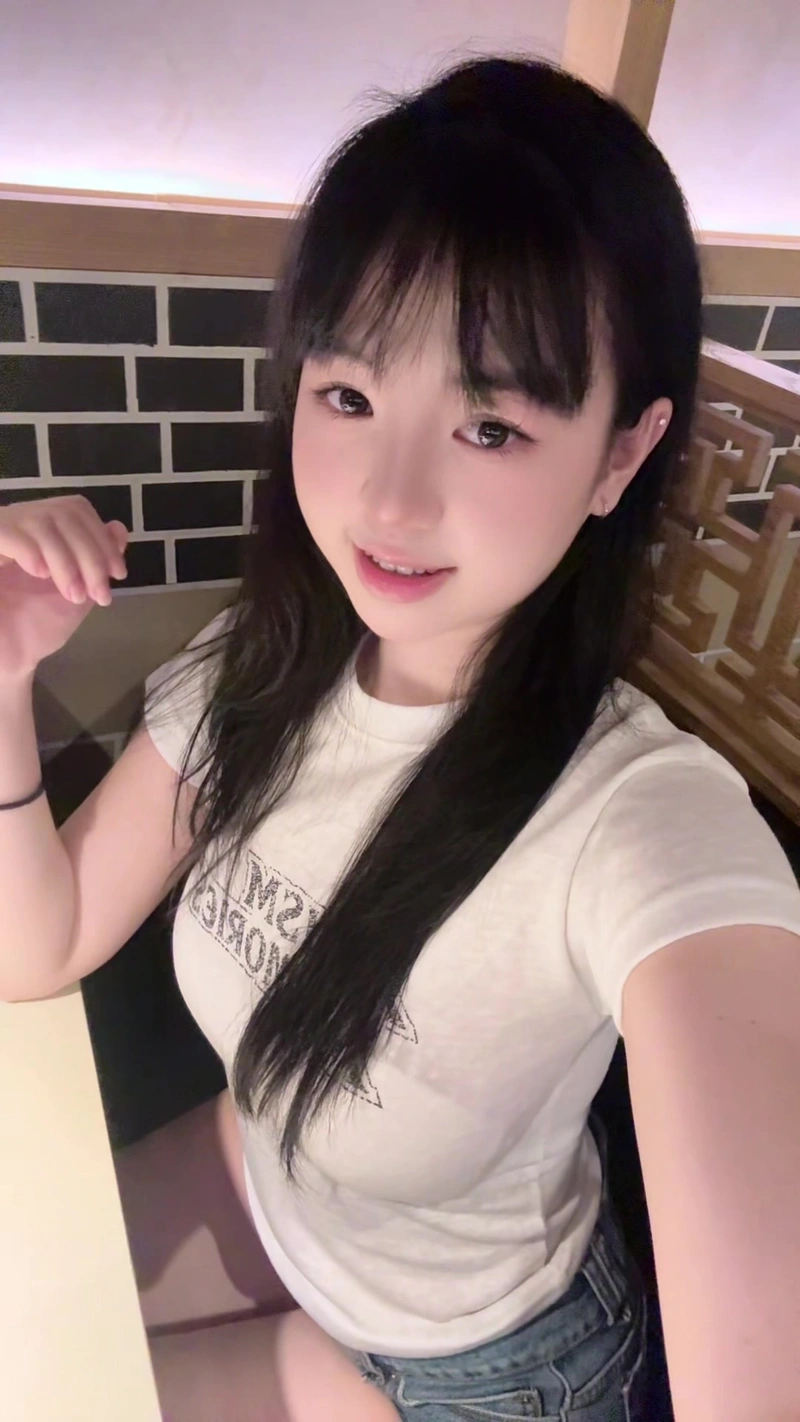 Ảnh Shana Quỳnh Giang bikini sexy ngực căng tròn