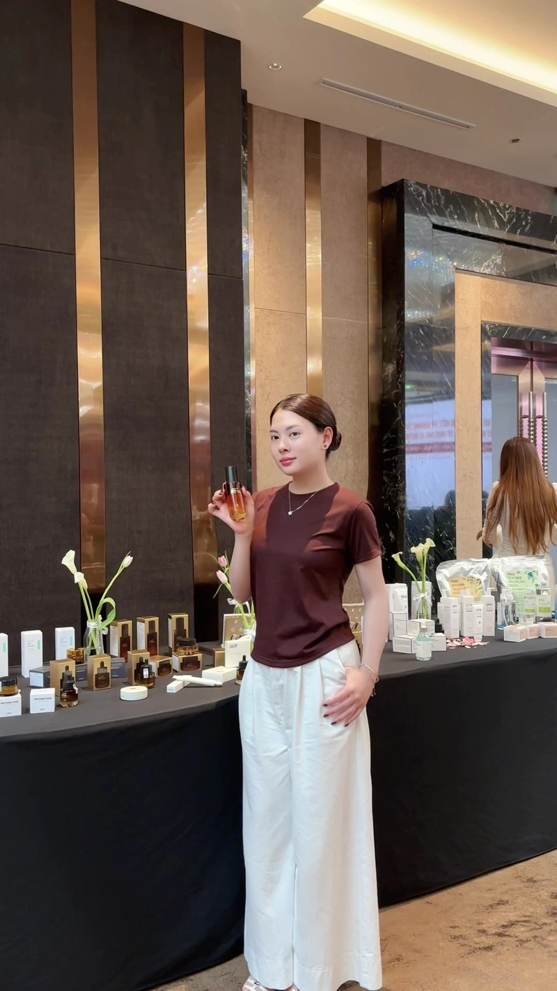 Ảnh TikToker Uyenbeu2006 lột đồ dâm đãng hút hồn