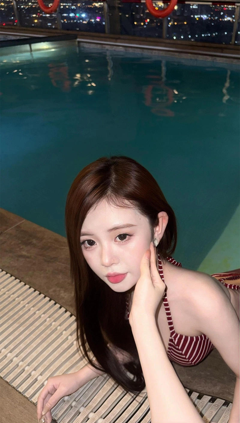 Ảnh Tiktoker Thảo Baby sexy khoe vòng 1 đầy đặn quyến rũ