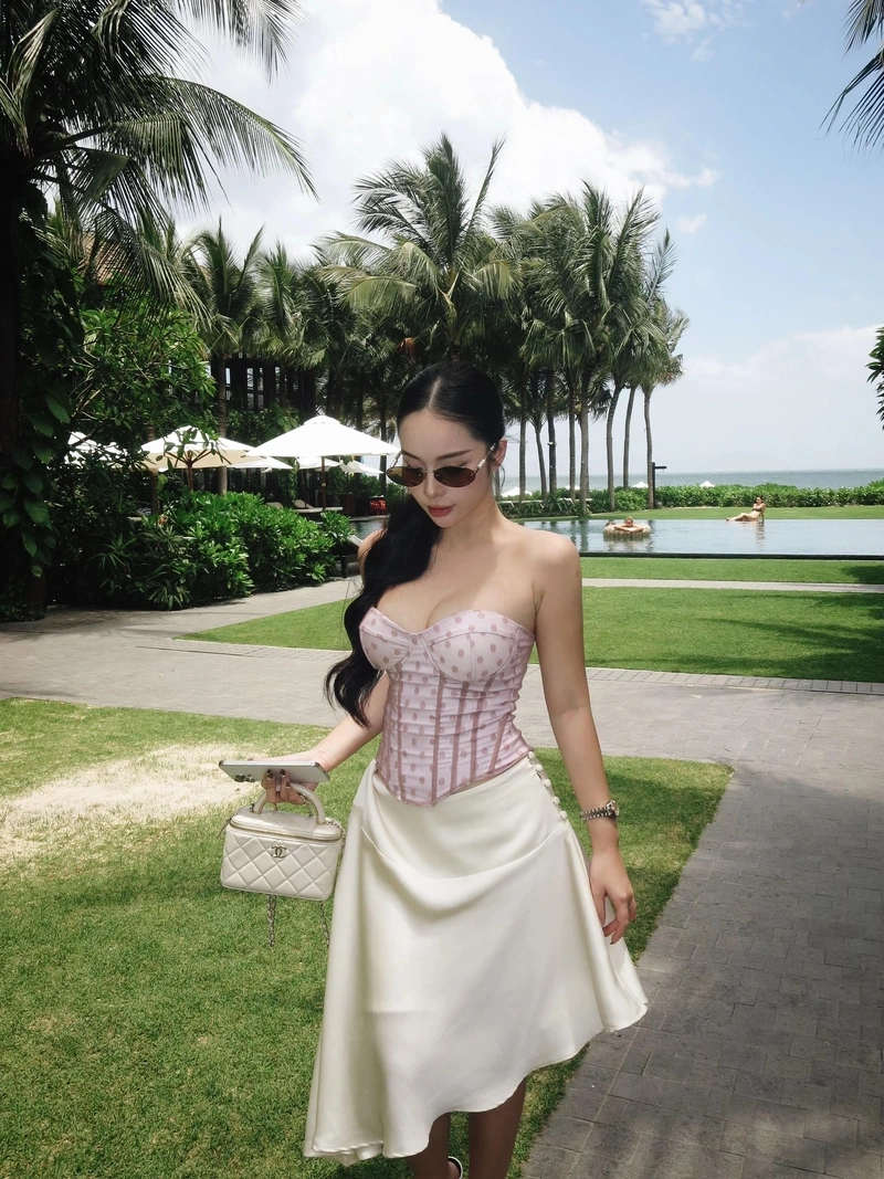 Ảnh Tiktoker Thuhuongbabyy sexy thanh lịch