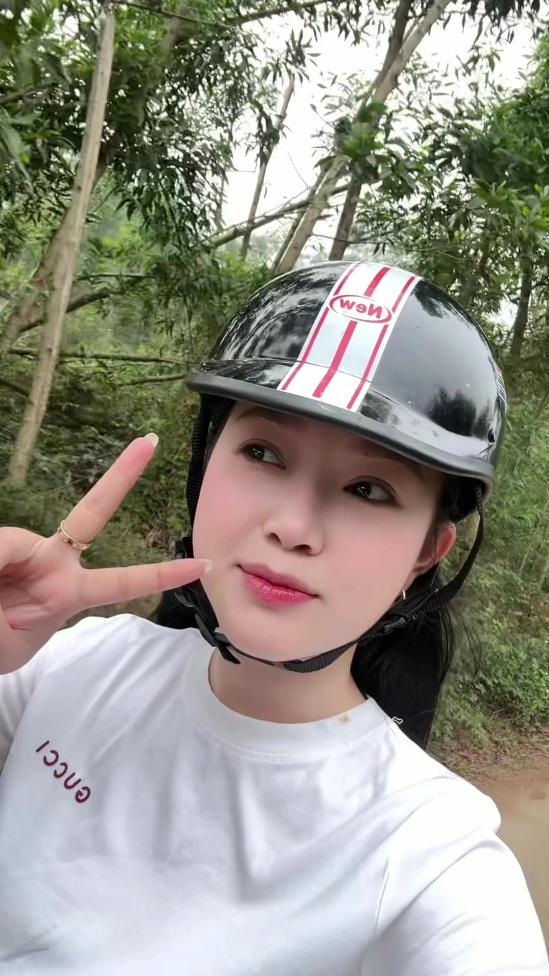 Ảnh Tống Khánh Linh sexy lột đồ đầy đủ