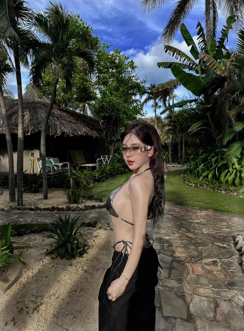 Ảnh Trần Huyền Châu bikini sexy gợi cảm
