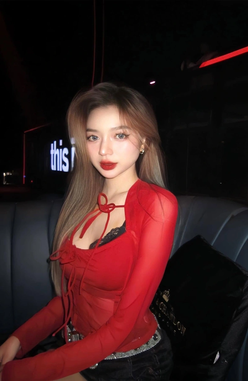 Ảnh Vũ Ngọc Kim Chi bikini sexy khoe mông quyến rũ