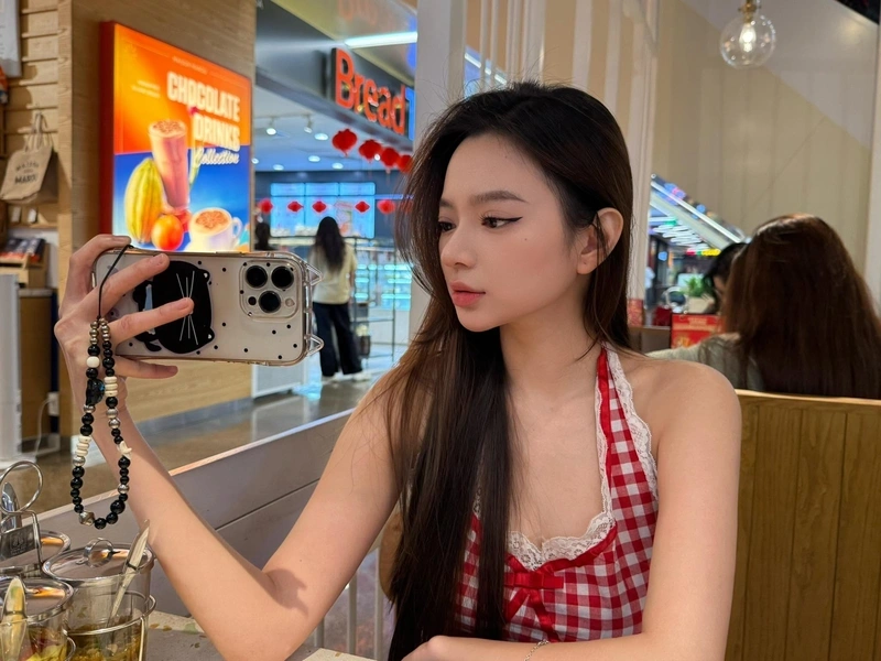 Ảnh Vũ Ngọc Kim Chi bikini sexy lộ đường cong gợi dục