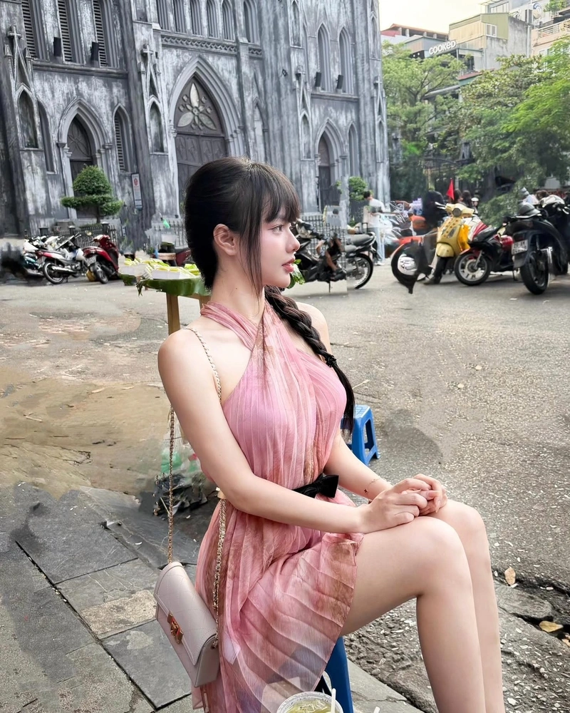 Ảnh cô giáo Hương bikini sexy full body không che