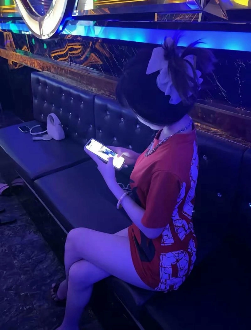 Ảnh của gái karaoke thanh tao lôi cuốn sâu lắng