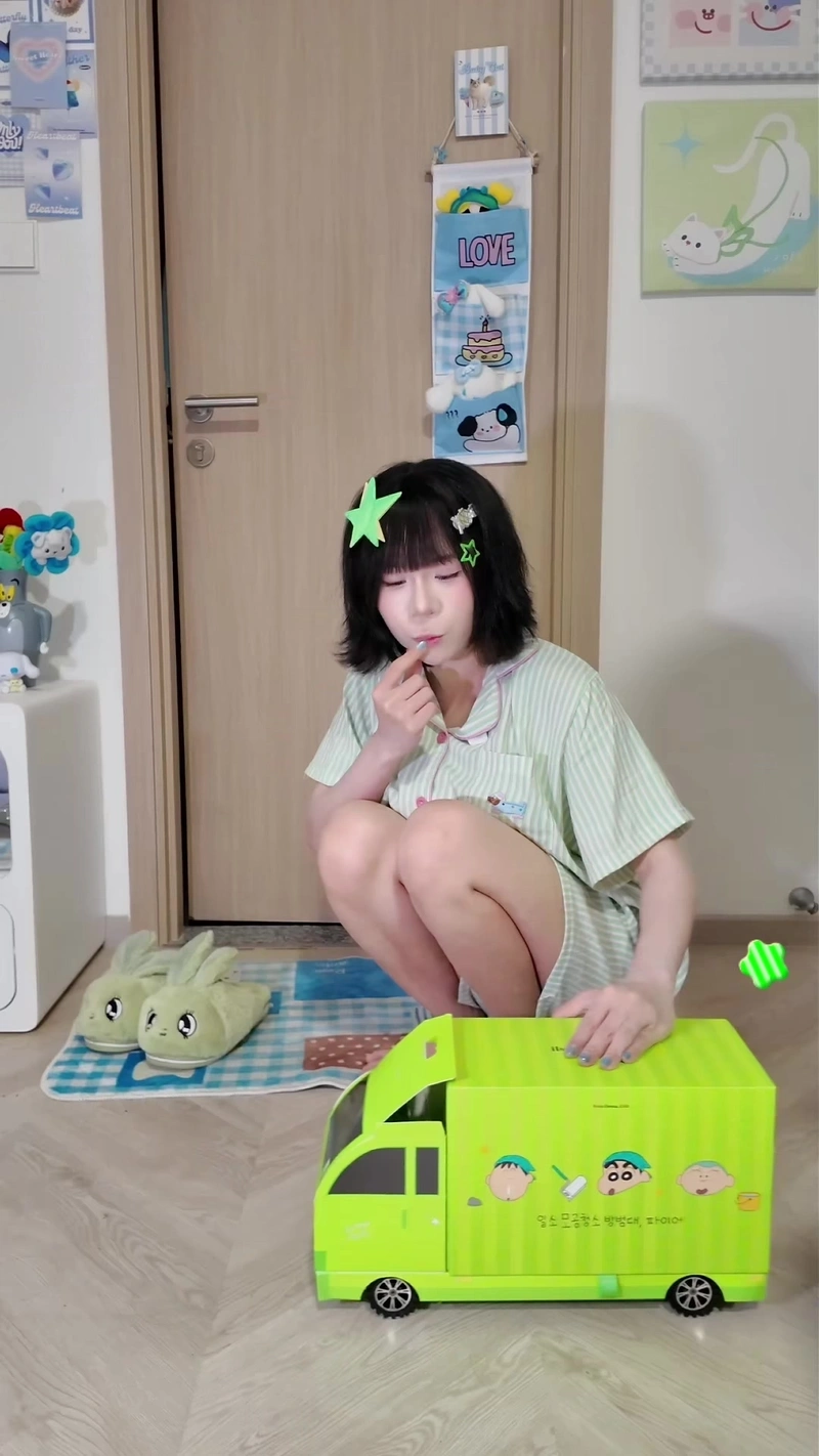 Ảnh đại diện Mèo Simmy khoe hàng gợi dục