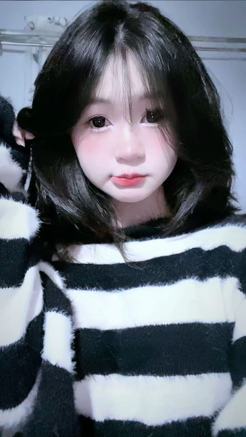 Ảnh gái 2k8 thanh tú hài hòa