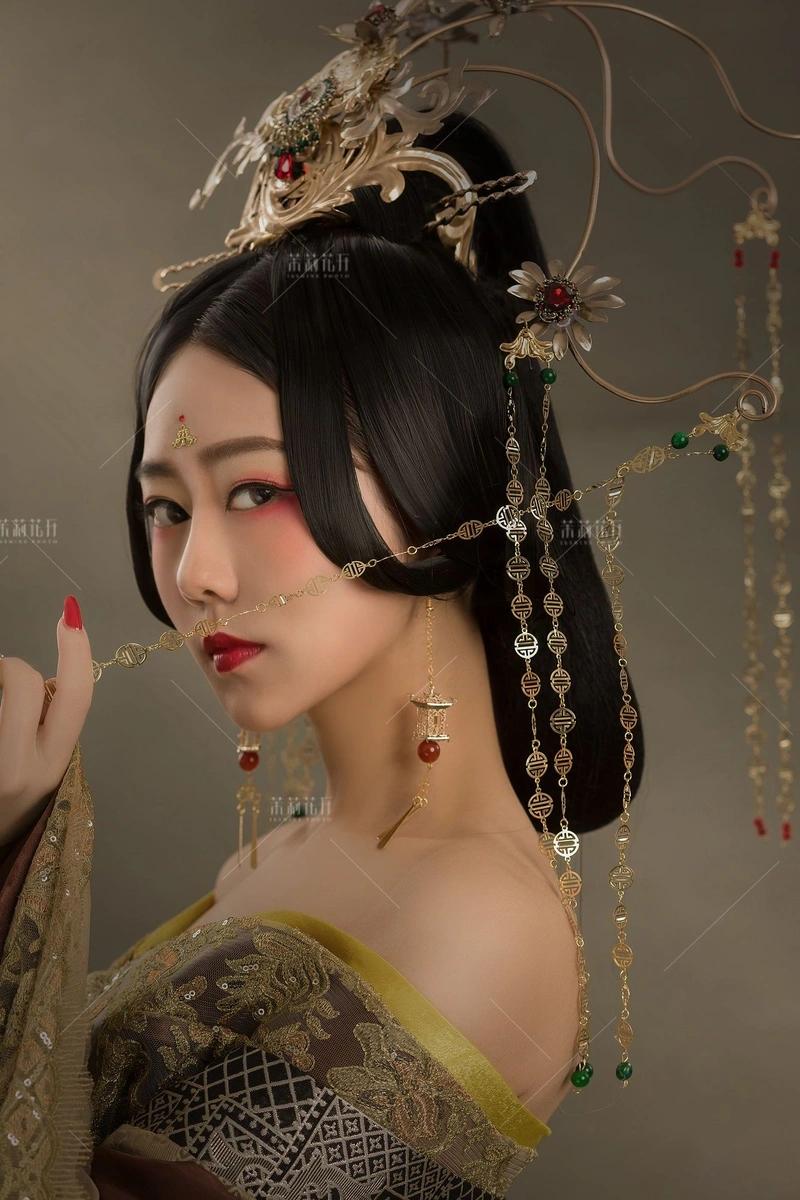 Ảnh gái cổ trang xinh đẹp yêu kiều
