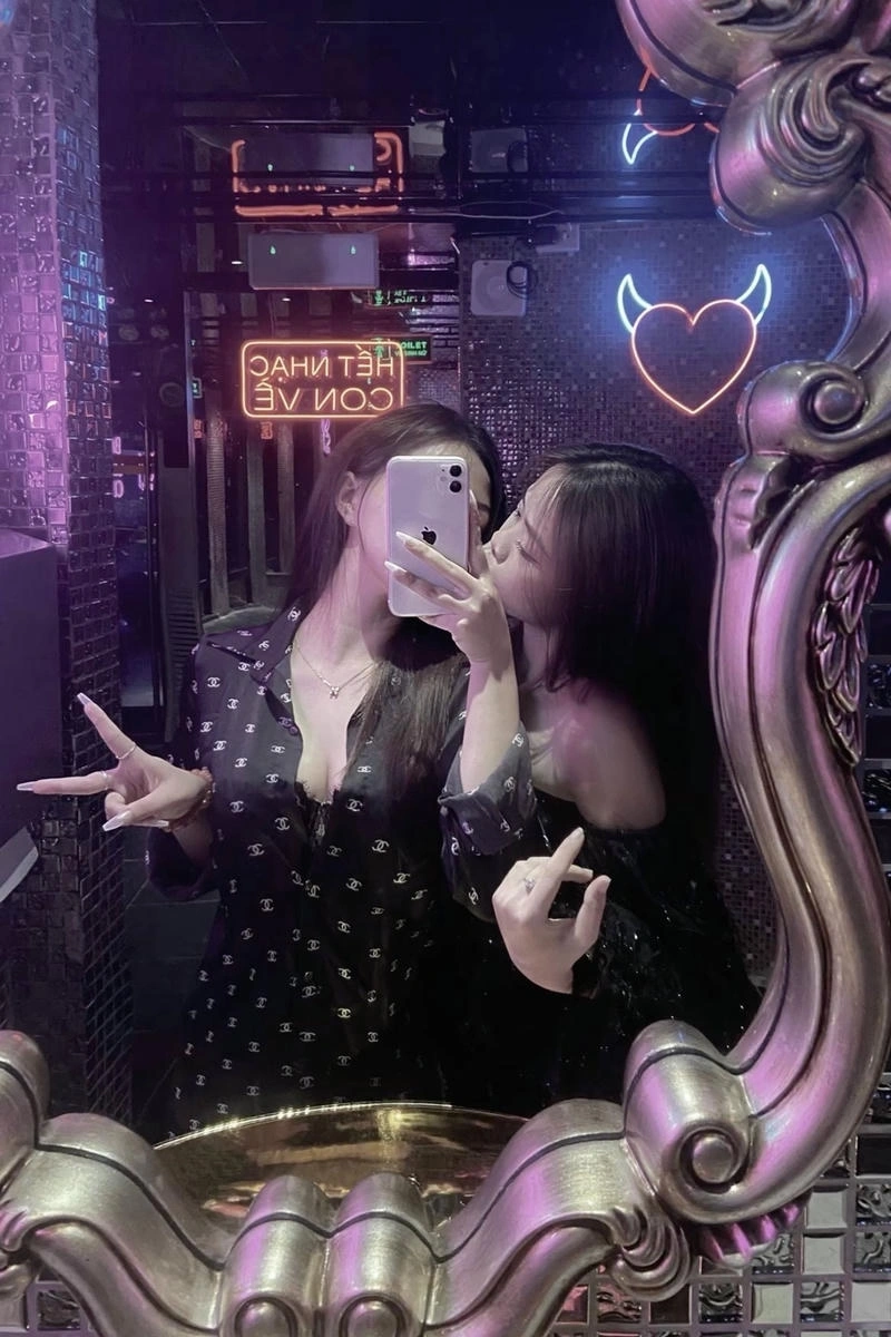 Ảnh gái karaoke hấp dẫn mạnh mẽ tinh xảo