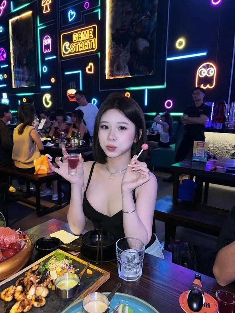 Ảnh gái karaoke nghệ thuật đẹp mắt cuốn hút