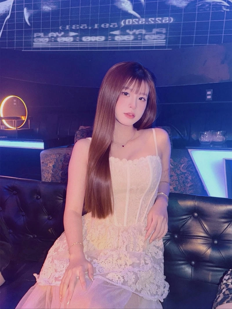 Ảnh gái karaoke sống động sắc bén bắt mắt