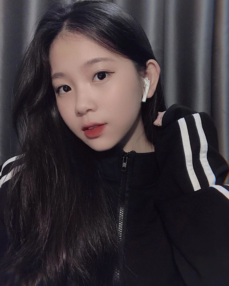 Ảnh gái tóc dài duyên dáng thướt tha