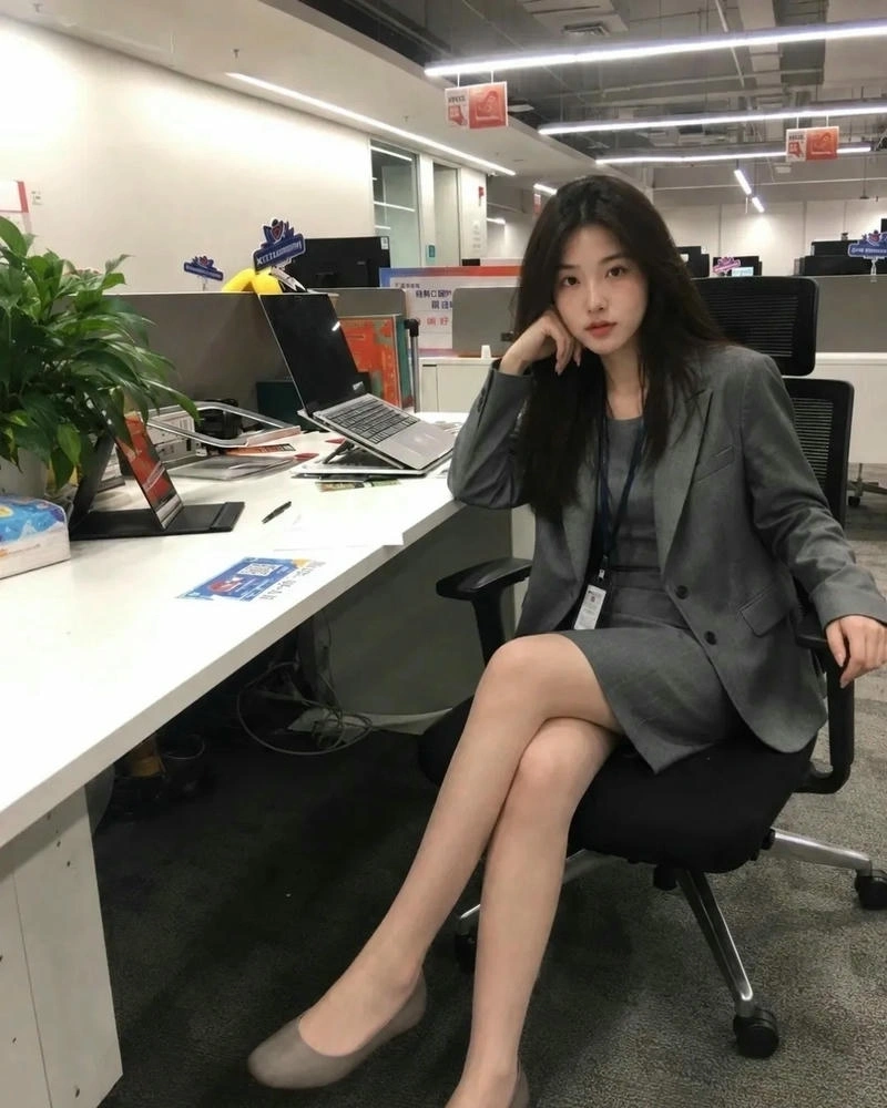 Ảnh gái văn phòng mang phong cách trang nhã