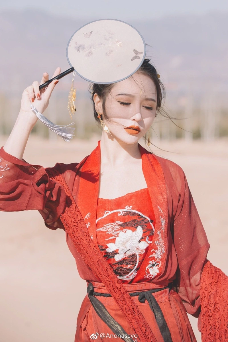 Ảnh gái xinh cổ trang huyền bí ma mị