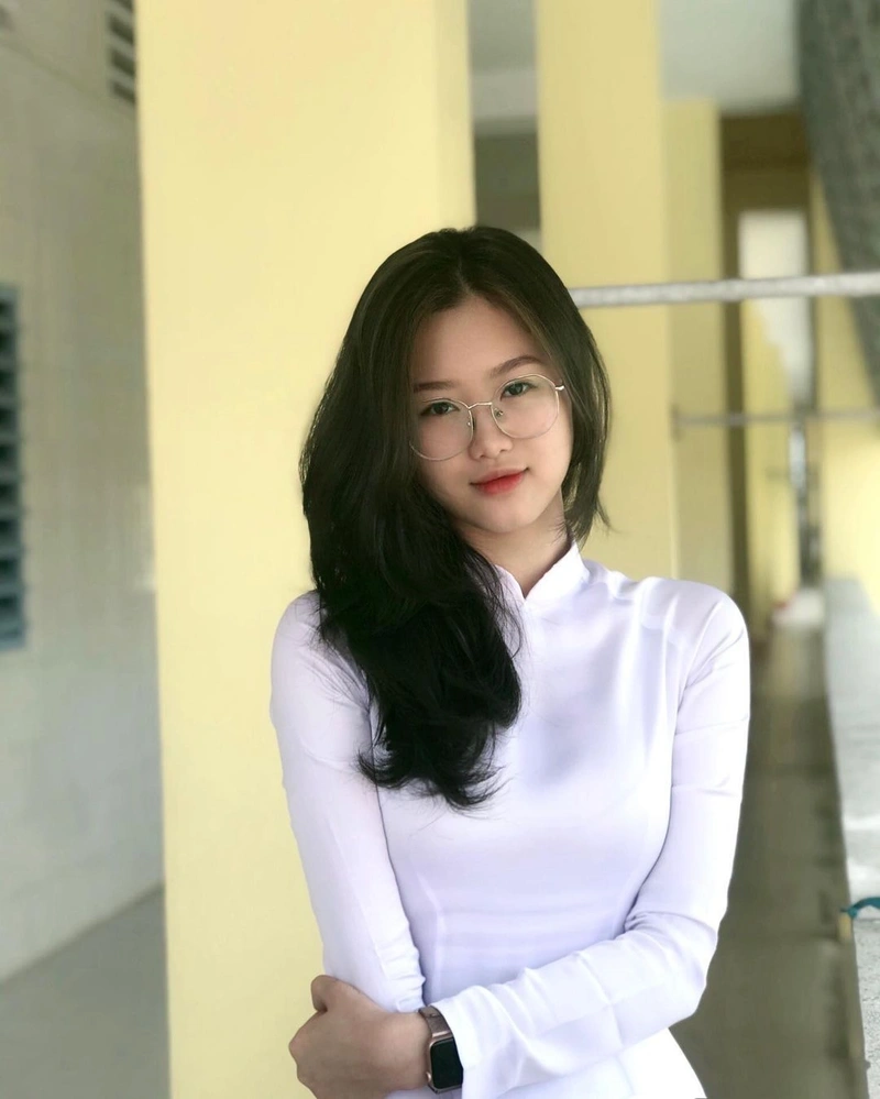 Ảnh gái xinh lớp 10 duyên dáng thanh lịch