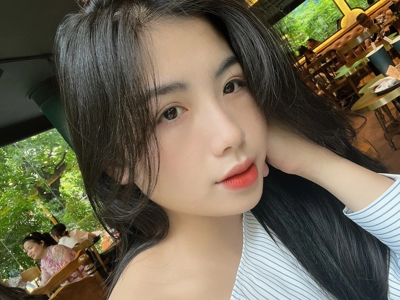 Ảnh hot girl Nguyễn Ngọc Quỳnh thanh lịch