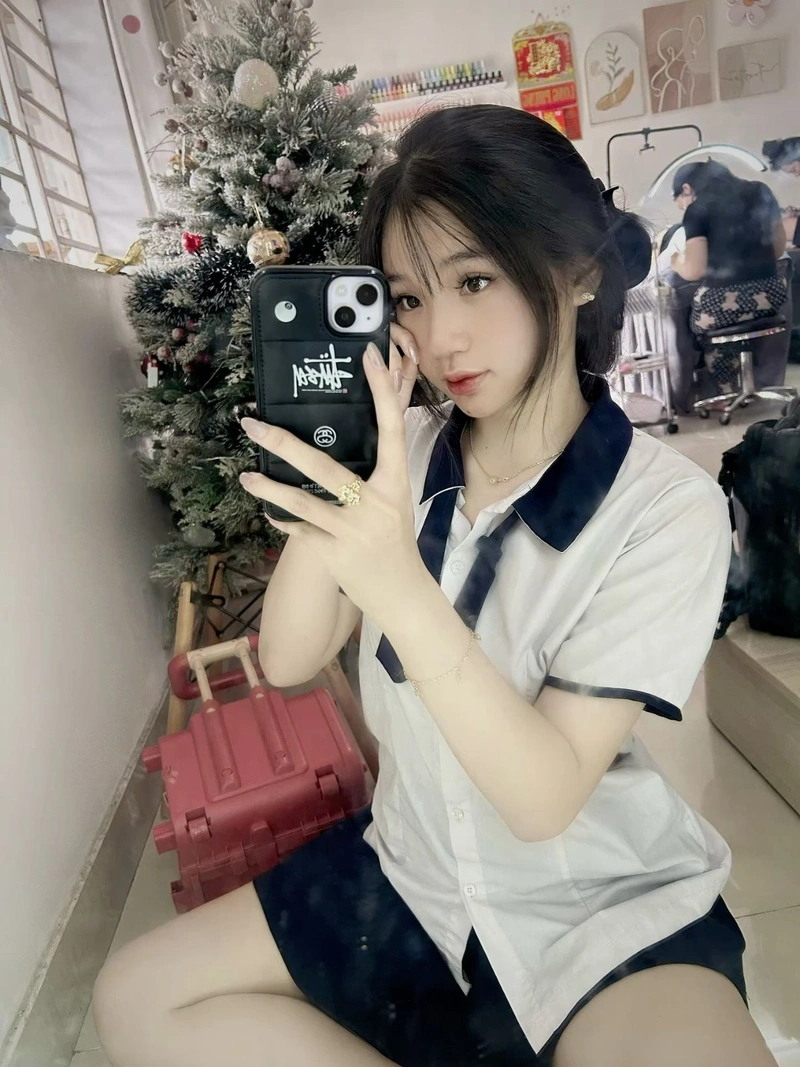Ảnh nữ sinh lớp 6 xinh xắn rạng rỡ