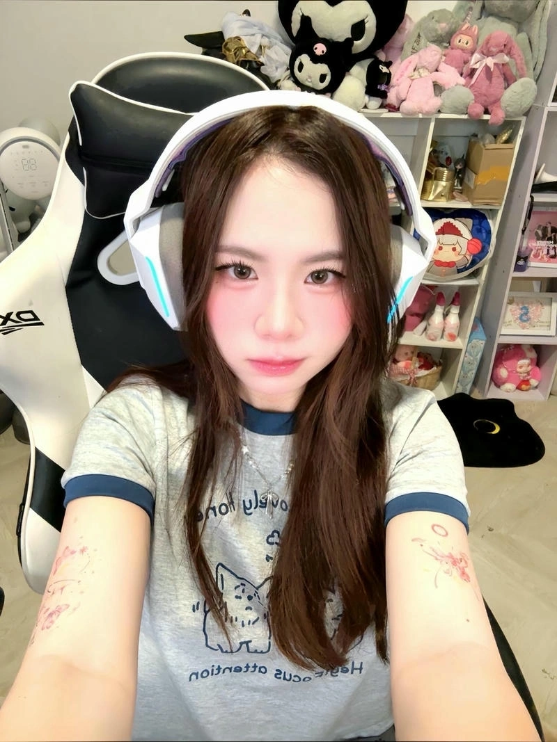 Ảnh nữ streamer Sammy Đào với thần thái sexy