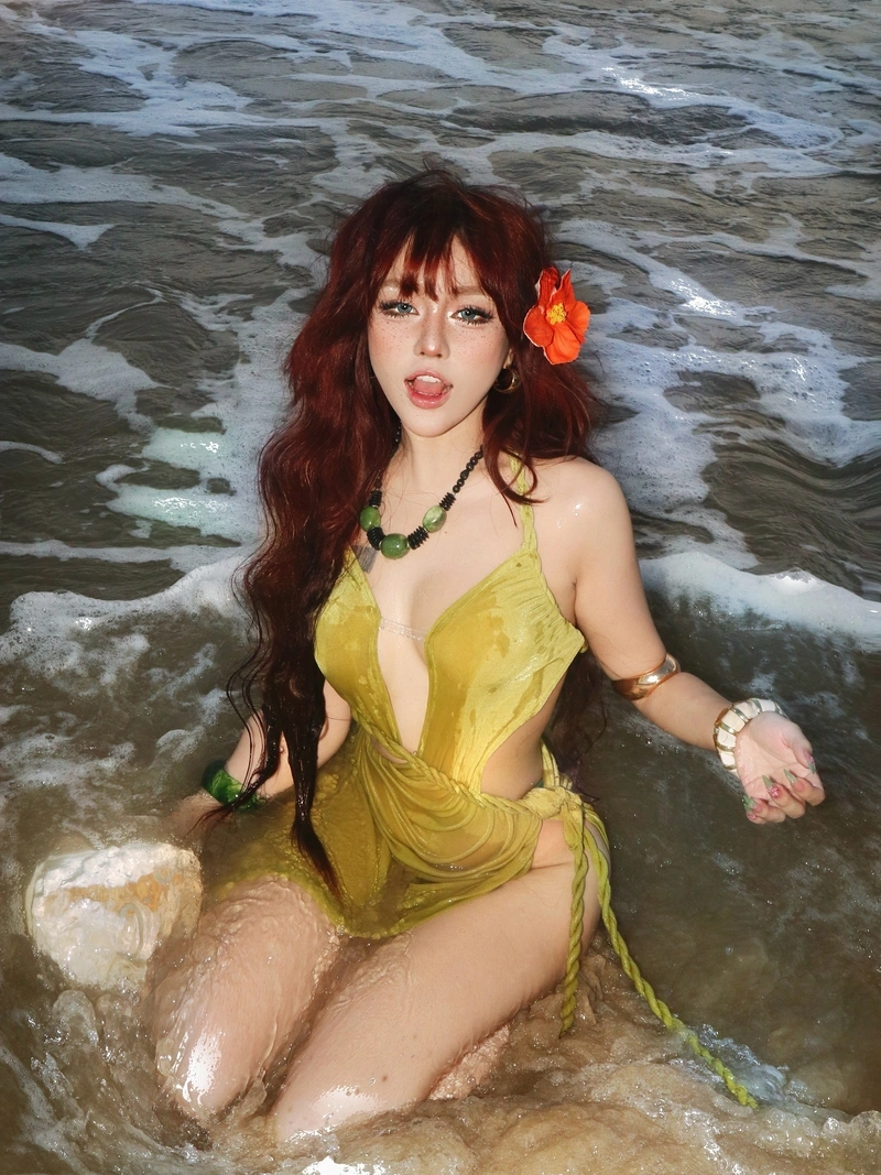 Bảo Khuyên bikini sexy lưng trần mông tròn hút hồn