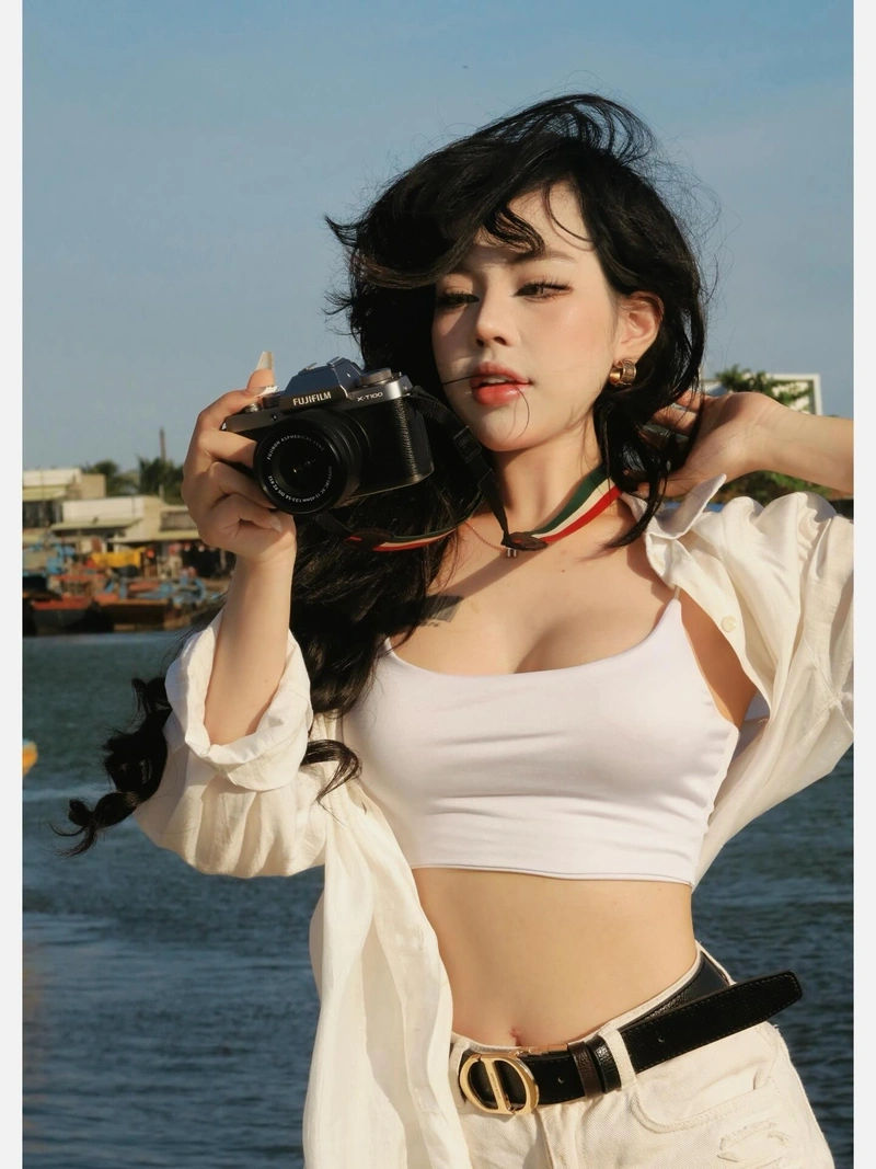 Bảo Khuyên mặc bikini mỏng ướt át hút hồn
