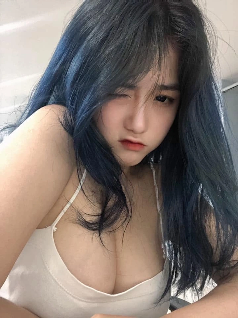 Beo Thỏ cởi đồ lộ vòng 1 to tròn đầy đặn